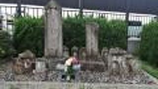 石碑と看板のみ