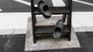 びっくりして飛び降りたような、ユーモラスな感じがしました