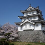 街中に建っている御三階櫓