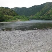 ４７の沈下橋が架かる川