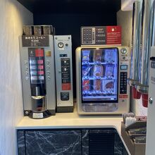 プレミアム車両の軽食販売