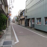 ホテル入口の道路です。