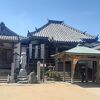 長い階段を登っていきます。