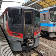 高松駅と徳島駅を結ぶ特急列車