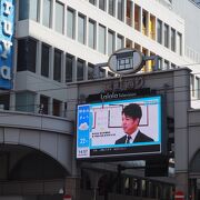 歩道部分にアーケードがある