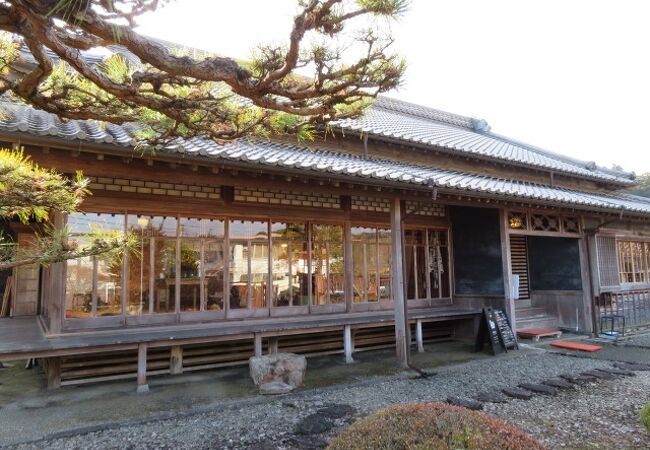 カフェになっています