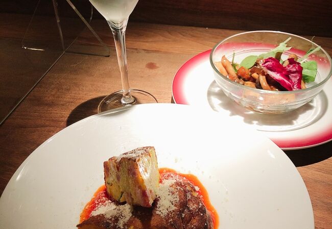 女性一人でも気軽に入れるビストロ