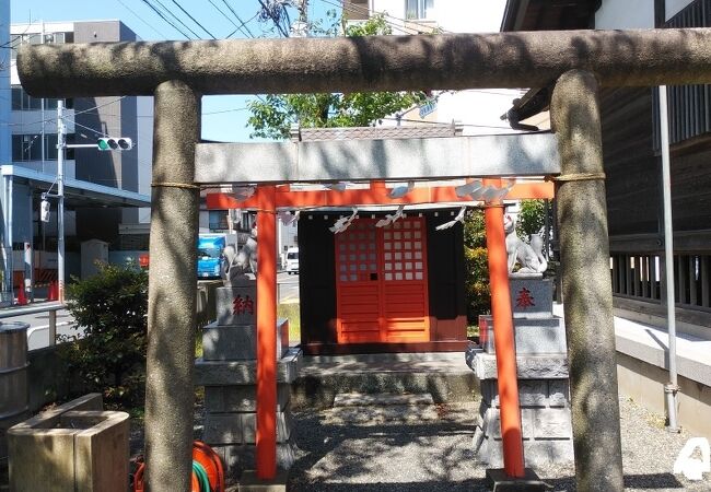 高山稲荷神社