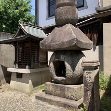 鎌倉時代の大きな石塔です。