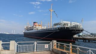 山下公園に浮かぶ船