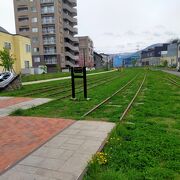 廃線跡の遊歩道。秘境じゃなくて都会にあるから、歩きやすい