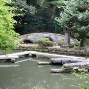 尾山神社の境内にあるこぢんまりとした庭園