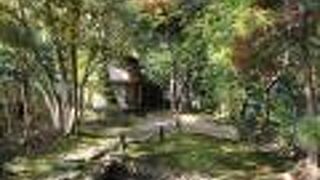 静かな刻が流れる庭園