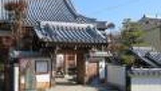 二条城の南側にあります