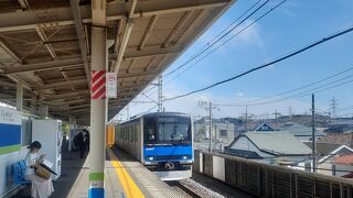 柏駅のとなり　住宅街の中の駅