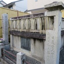 大事に囲われています