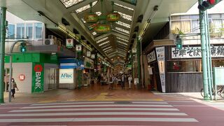 商店街の中心には岡山天満屋があります。