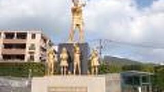 長崎市平和会館前の広場に