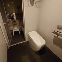 トイレはバスルームと別。綺麗で使いやすいです。