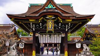 平野神社から徒歩で参拝しました