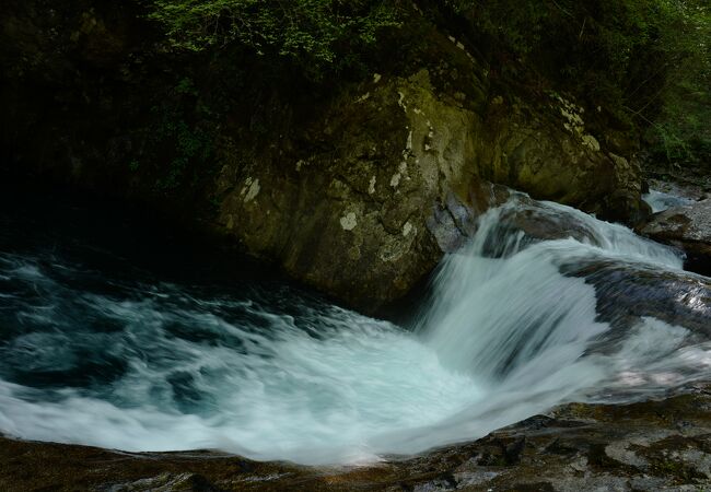 埼玉県との県境近くにある、自然豊かな渓谷。思ったよりも本格的な山道でアップダウンも距離もあります。