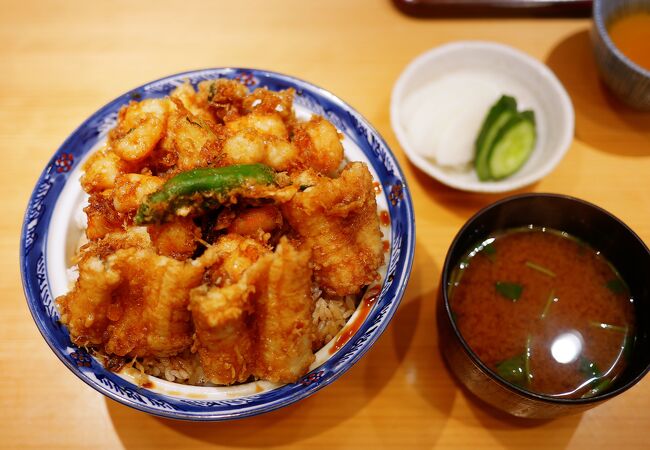 名物かき揚げ丼に舌鼓@御成門