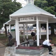 温泉街にある松川公園の一角にある足湯です。