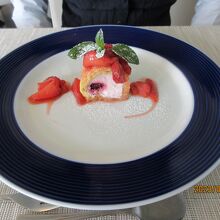 レストラン・ベルヴェデーレ：苺のロールケーキ