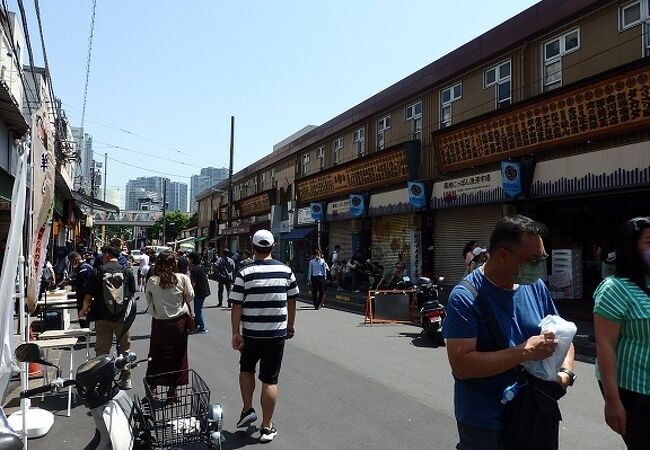 波除稲荷神社の前を通る道路