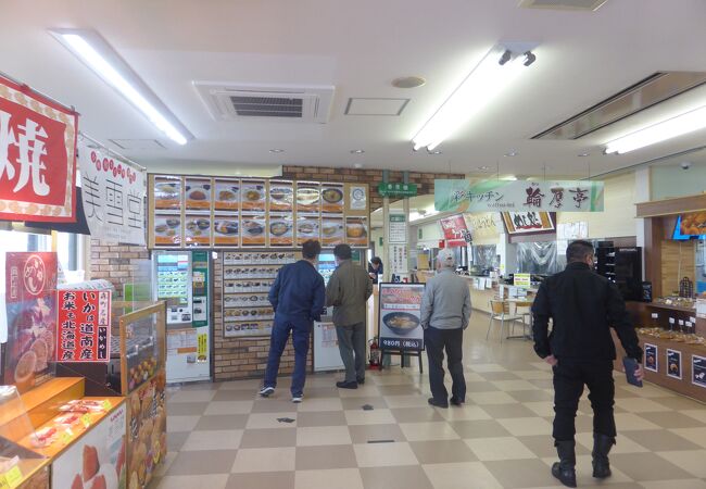 ラーメンからうどん、蕎麦、丼物等充実