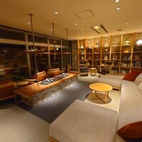 風呂上りのスペースにはマッサージ機も。