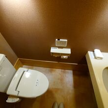 部屋トイレの様子。