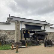 京都御所にほど近い場所にある平城です。