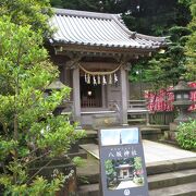 江島神社(辺津宮)拝殿から左手に行くと八坂神社があります。