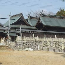 歴史ある堂が並ぶ