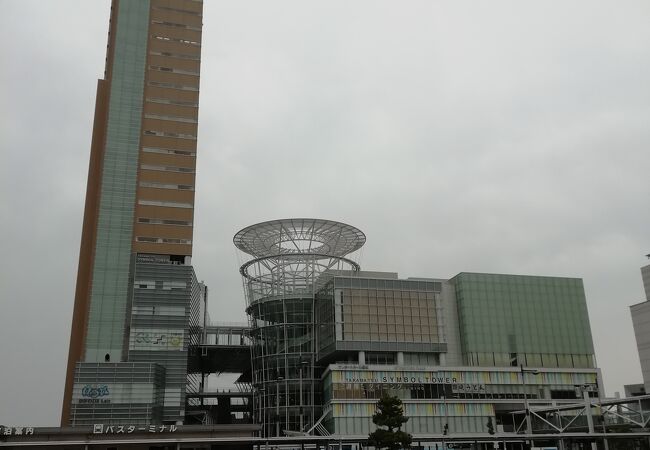 高松駅の前