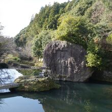 川中不動三尊