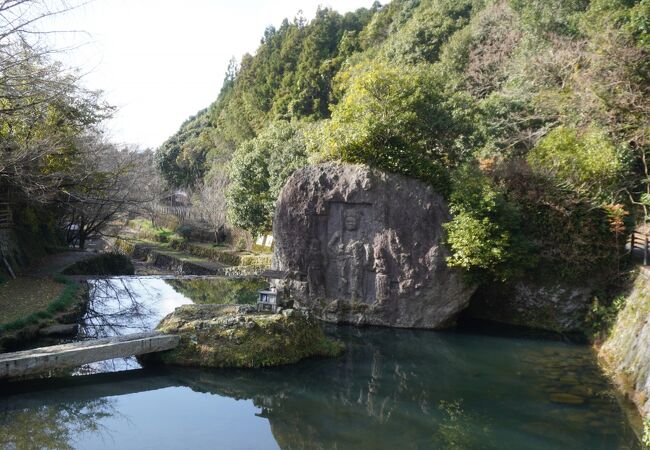 川中不動三尊