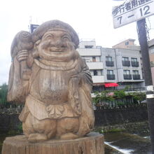 朝市の道路の入り口