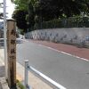 周囲の環境のせいなのか、静かな坂道だと思いました