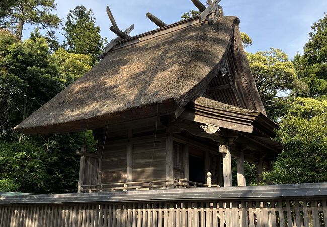 茅葺の屋根は奇麗ですね