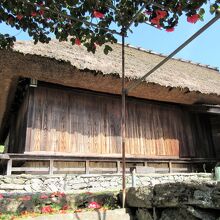 茅葺き屋根の古民家