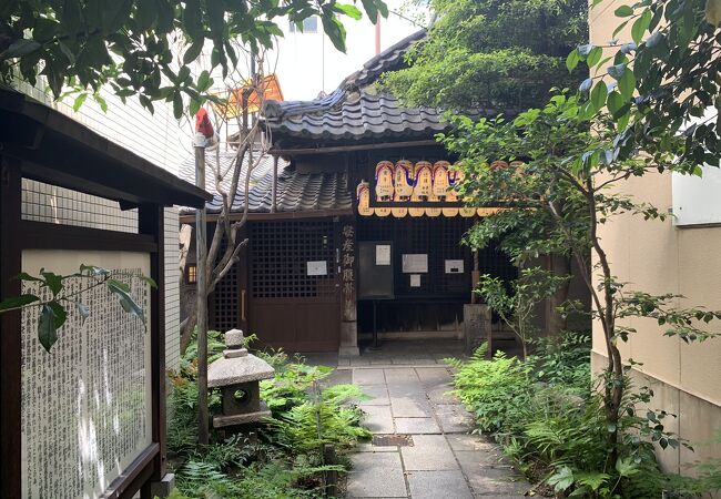 時宗のお寺です。安産祈願のお寺として信仰を集めています。