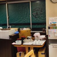 お茶とお水は、セルフサービス。ご飯おかわり可