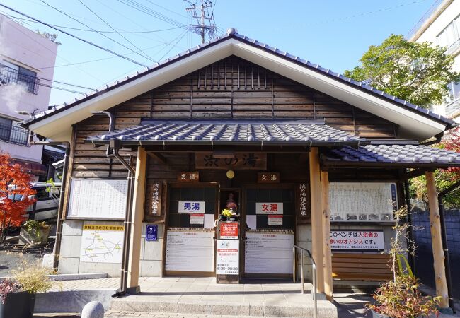 ちょっと洞窟風呂みたいにレトロで落ち着いた雰囲気