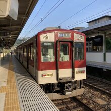 志摩線に入る普通列車