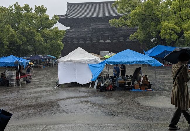 東寺 がらくた市