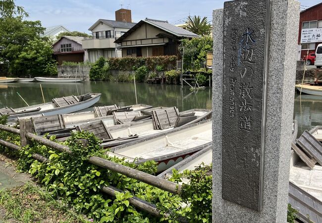 柳川の川下りに沿って続く散歩道