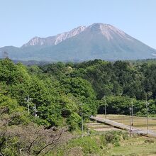 県道24号沿いの展望台から見る大山。