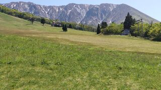 中の原から見る残雪の北壁の絶景